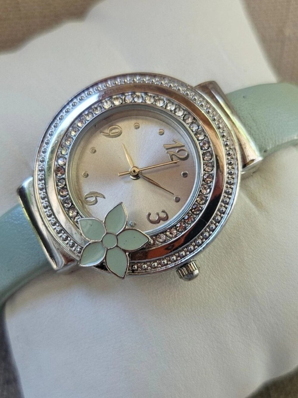 Accutime Ladies Wristwatch Cuff Band Bracelet Crystals Accent Bezel Analog Watch - Picture 4 of 11